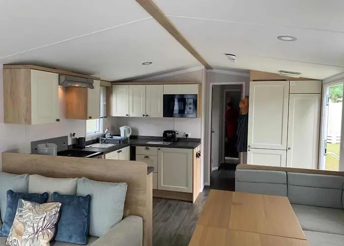 2 Bed 6 Berth Lodge In Shorefield Oakdene Dorset