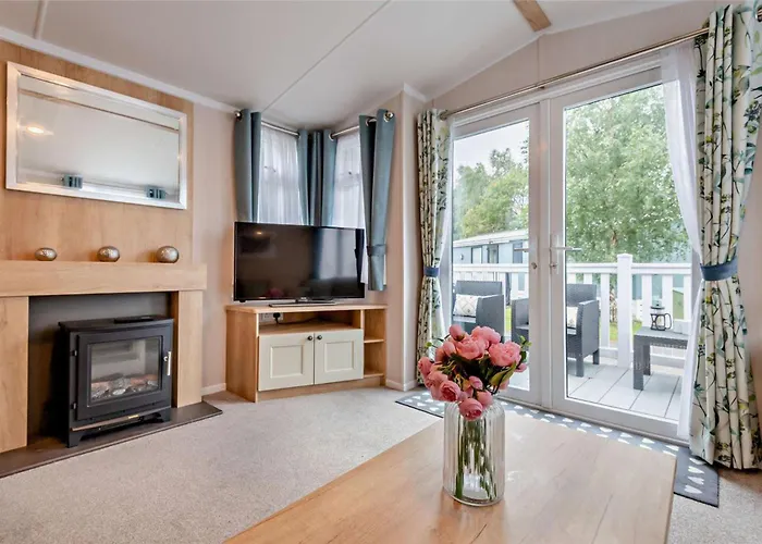 2 Bed 6 Berth Lodge In Shorefield Oakdene Dorset