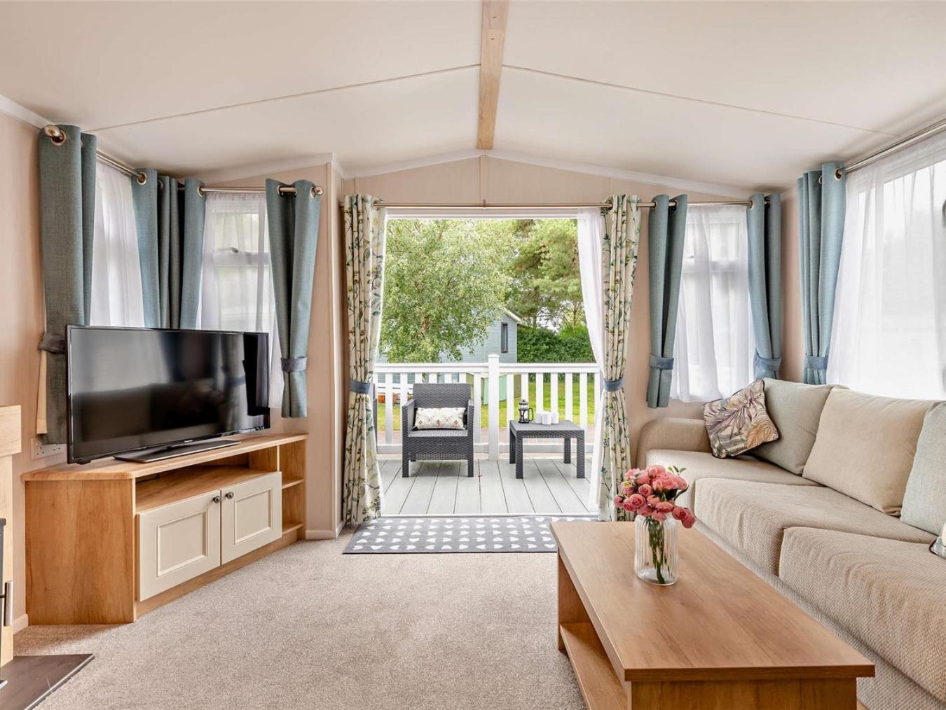 2 Bed 6 Berth In Shorefield Oakdene Dorset Ferndown